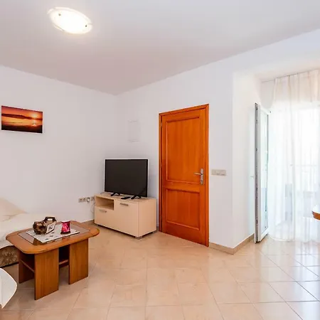 Marina Apartment *